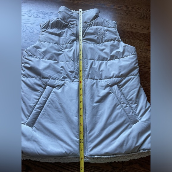 The north face reversible vest - Picture 3 of 11